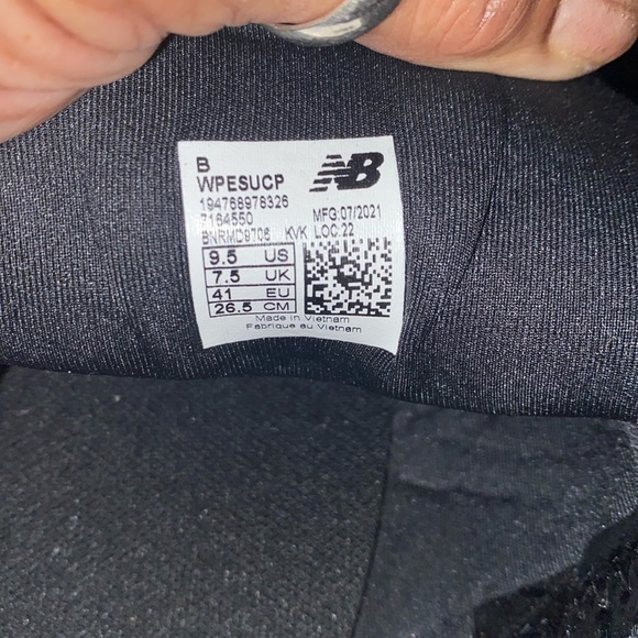 New Balance running shoes. Women size 9.5 with comfortable inserts. NIB - Picture 6 of 7